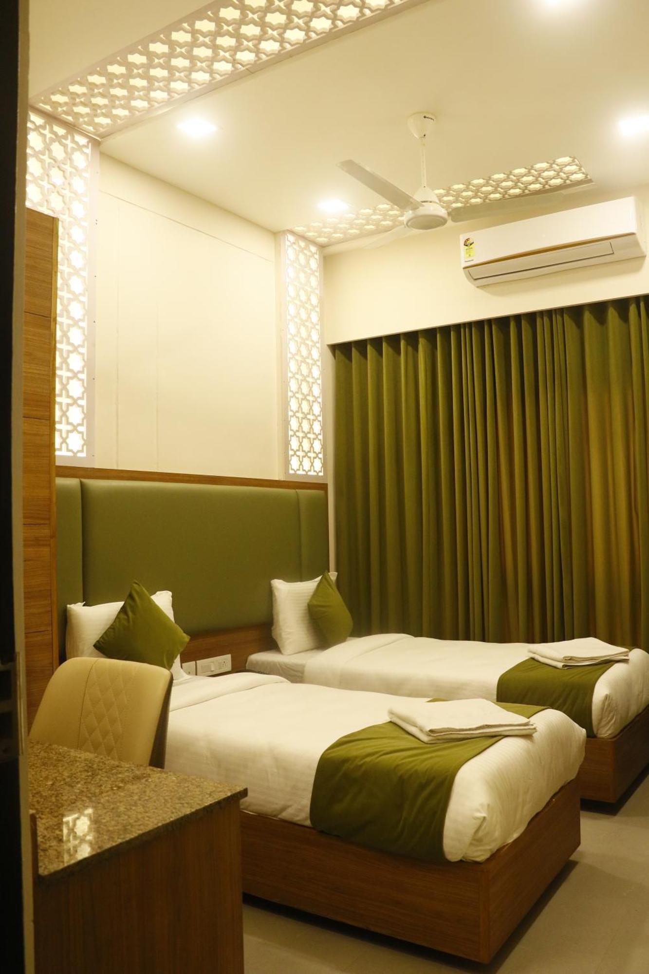 Cosmo Grande Hotel Chennai Exterior foto