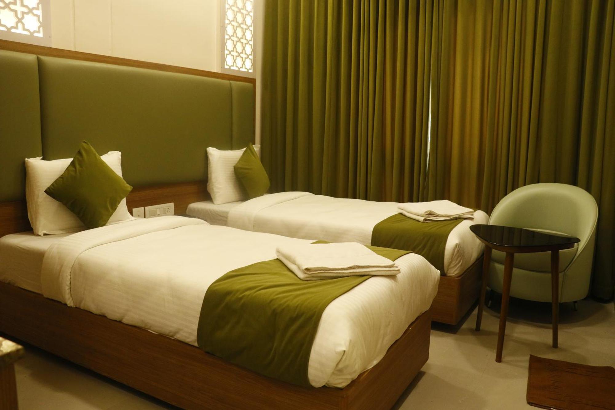 Cosmo Grande Hotel Chennai Exterior foto