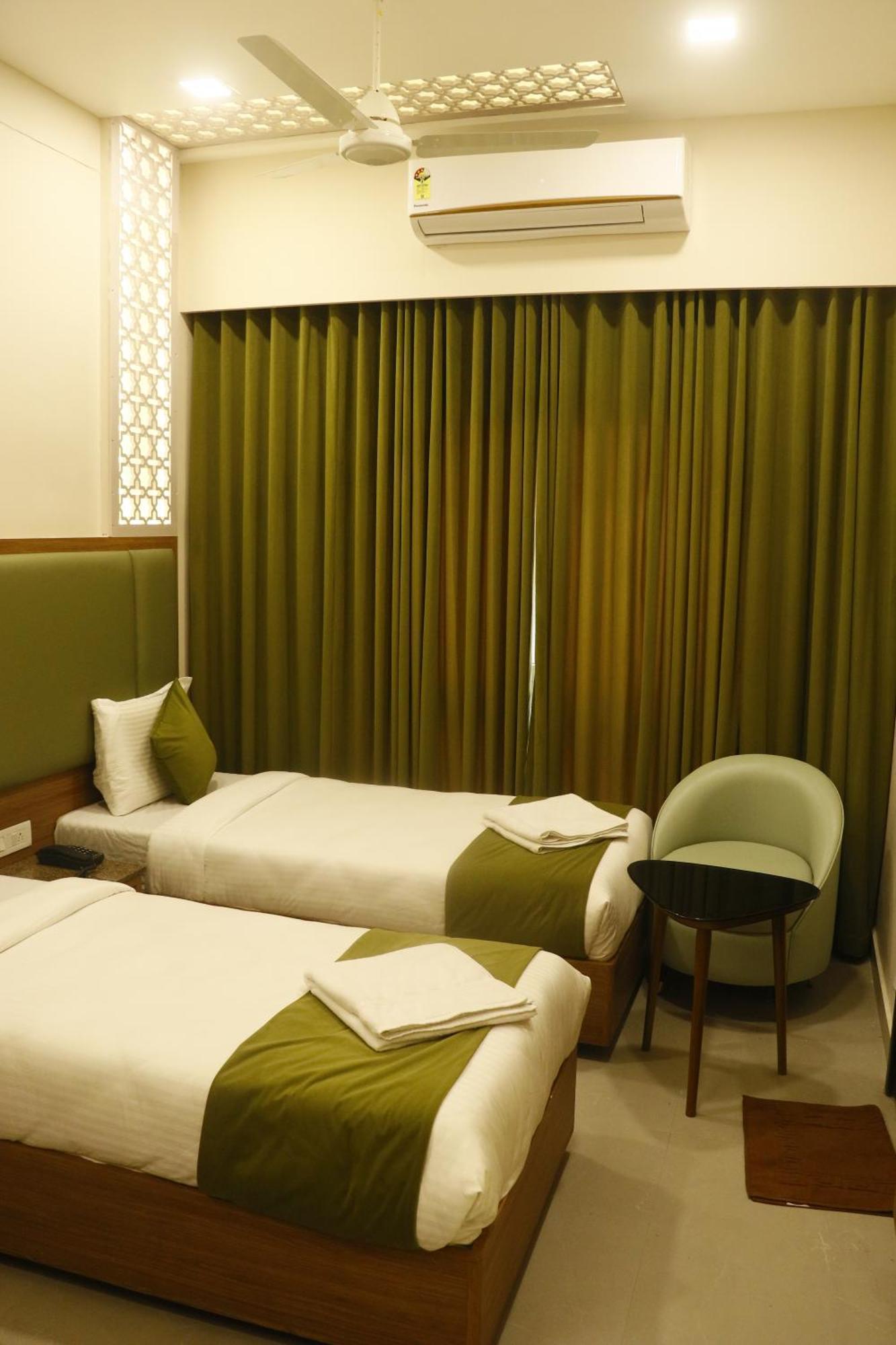 Cosmo Grande Hotel Chennai Exterior foto