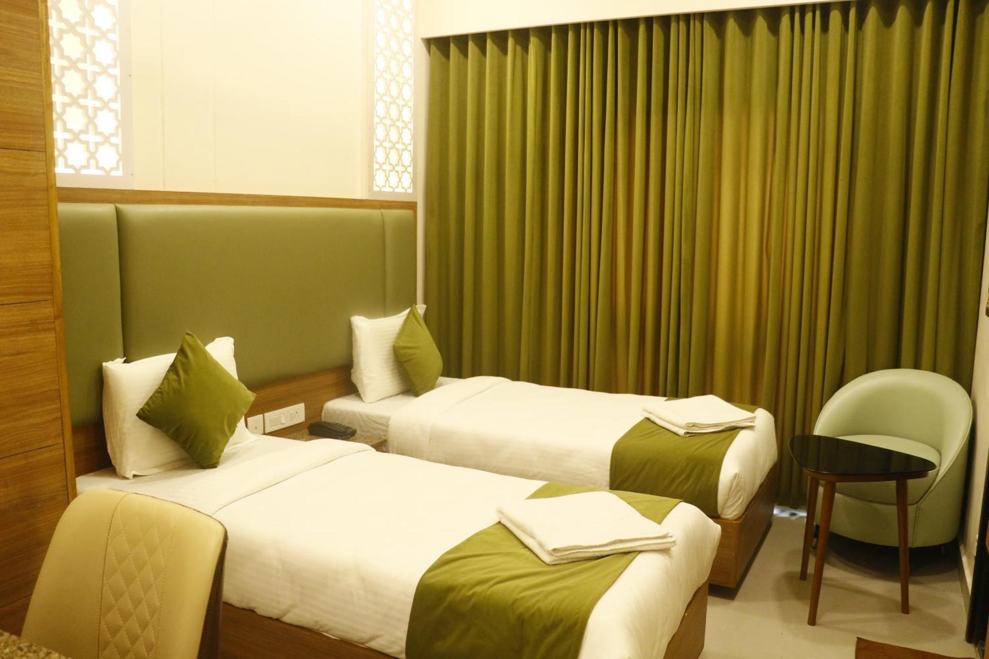 Cosmo Grande Hotel Chennai Exterior foto