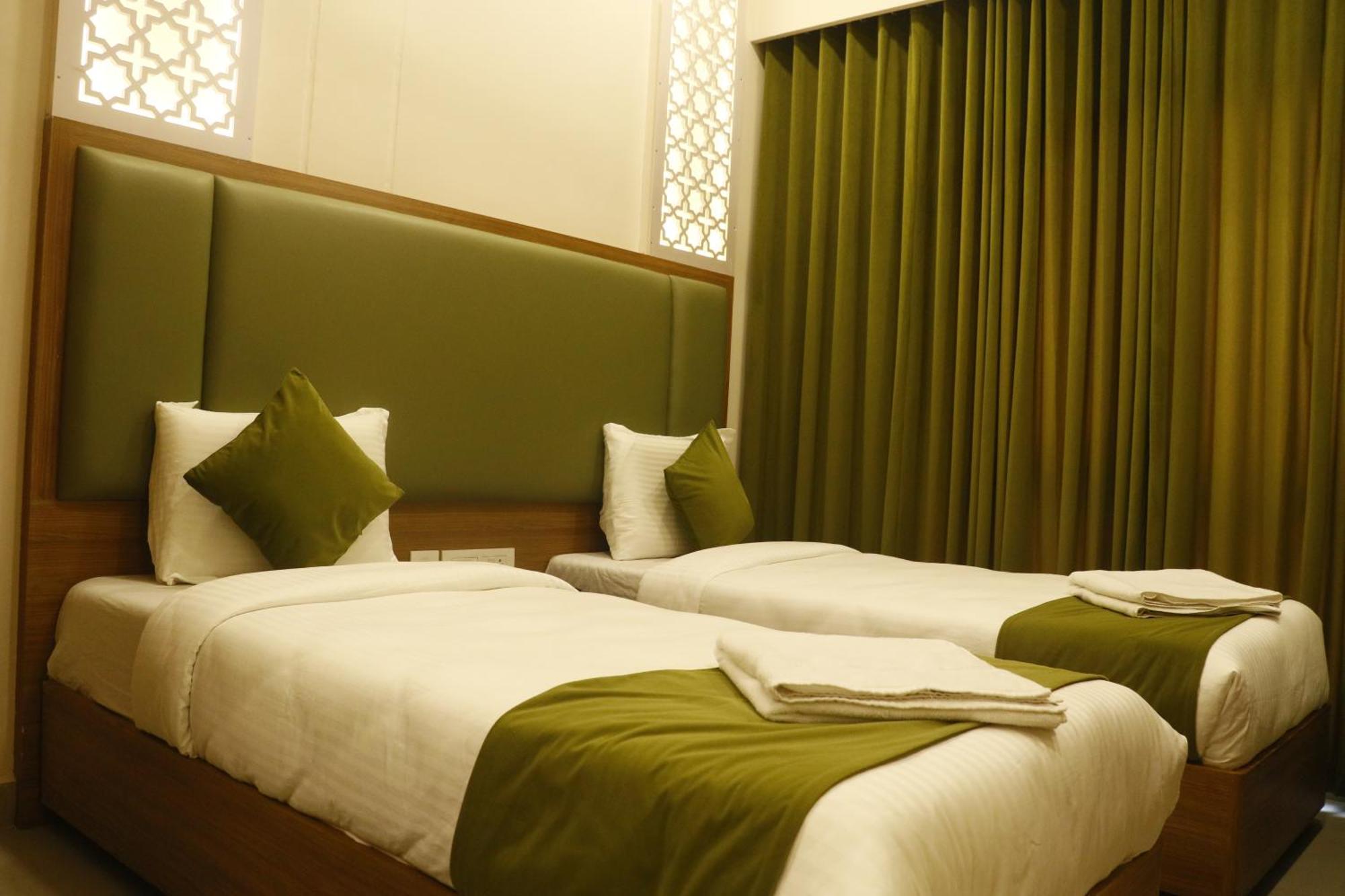 Cosmo Grande Hotel Chennai Exterior foto