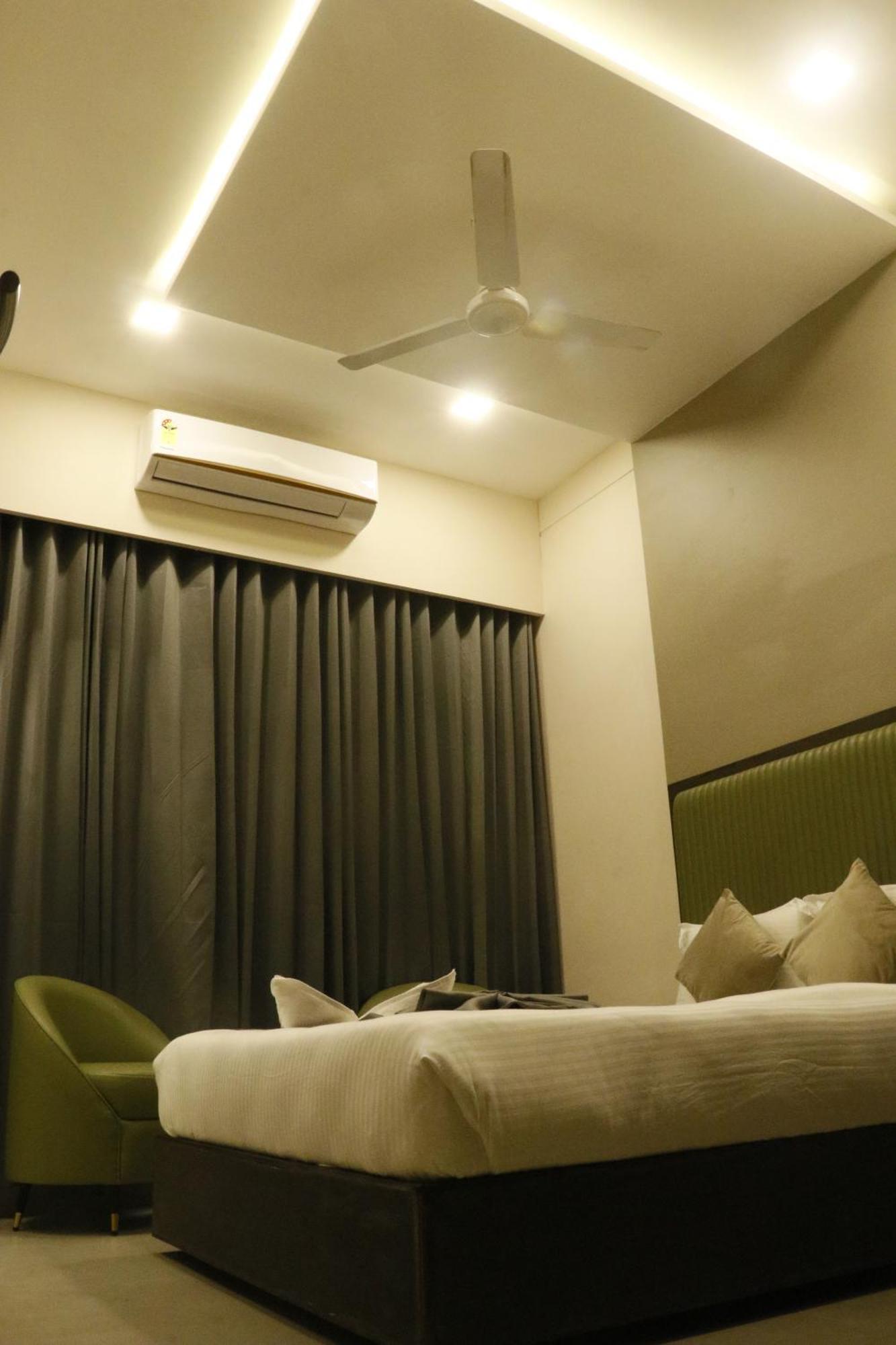 Cosmo Grande Hotel Chennai Exterior foto