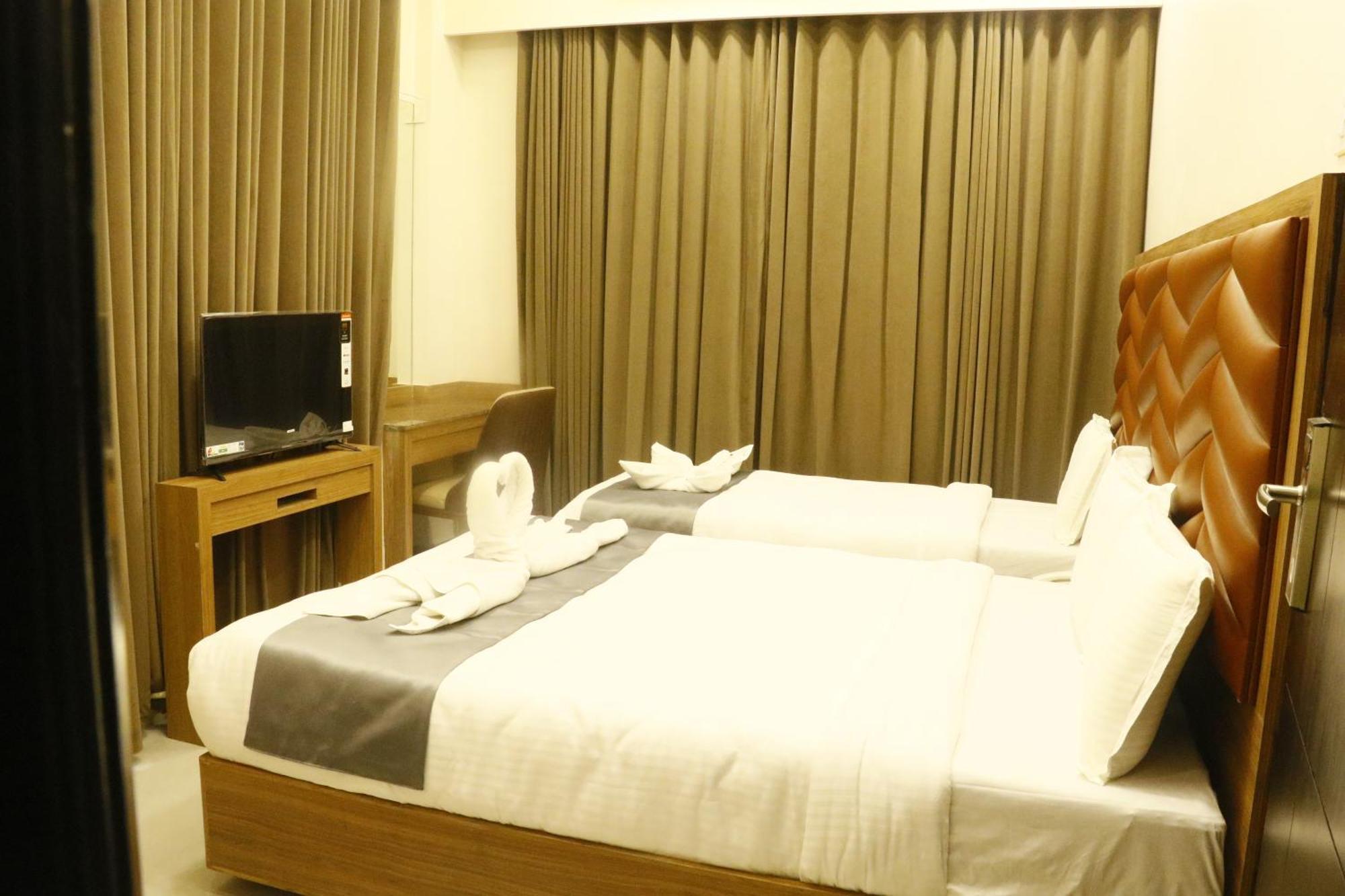 Cosmo Grande Hotel Chennai Exterior foto