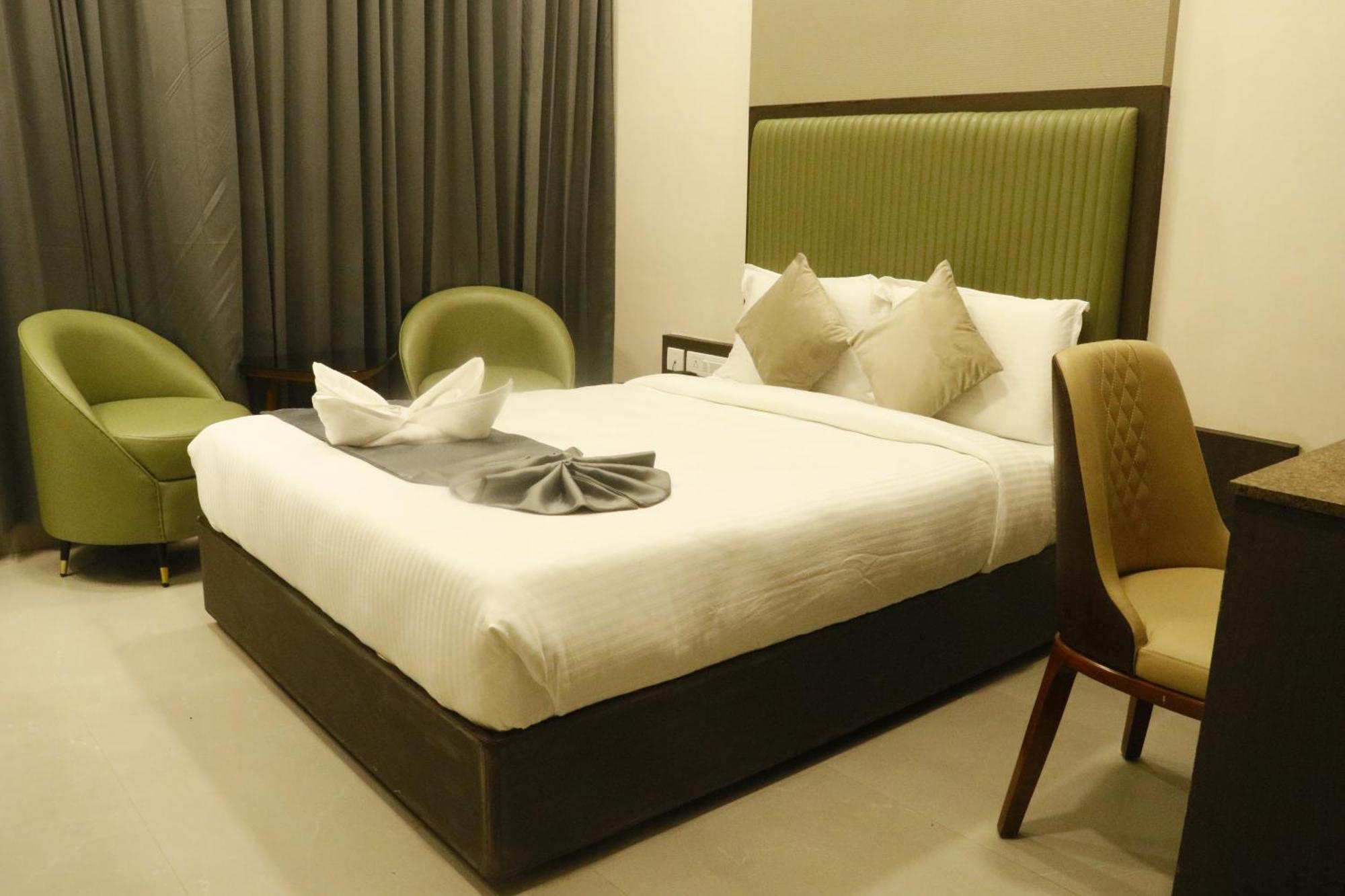 Cosmo Grande Hotel Chennai Exterior foto